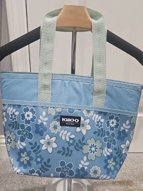 Igloo Light Blue Floral Insulated Tote with Mint Handles